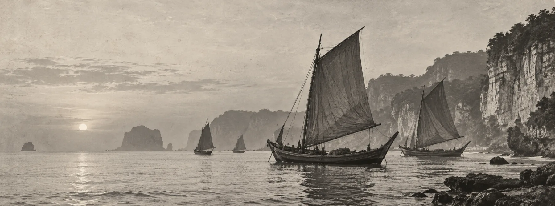 Perahu tradisional Madura melintasi pesisir